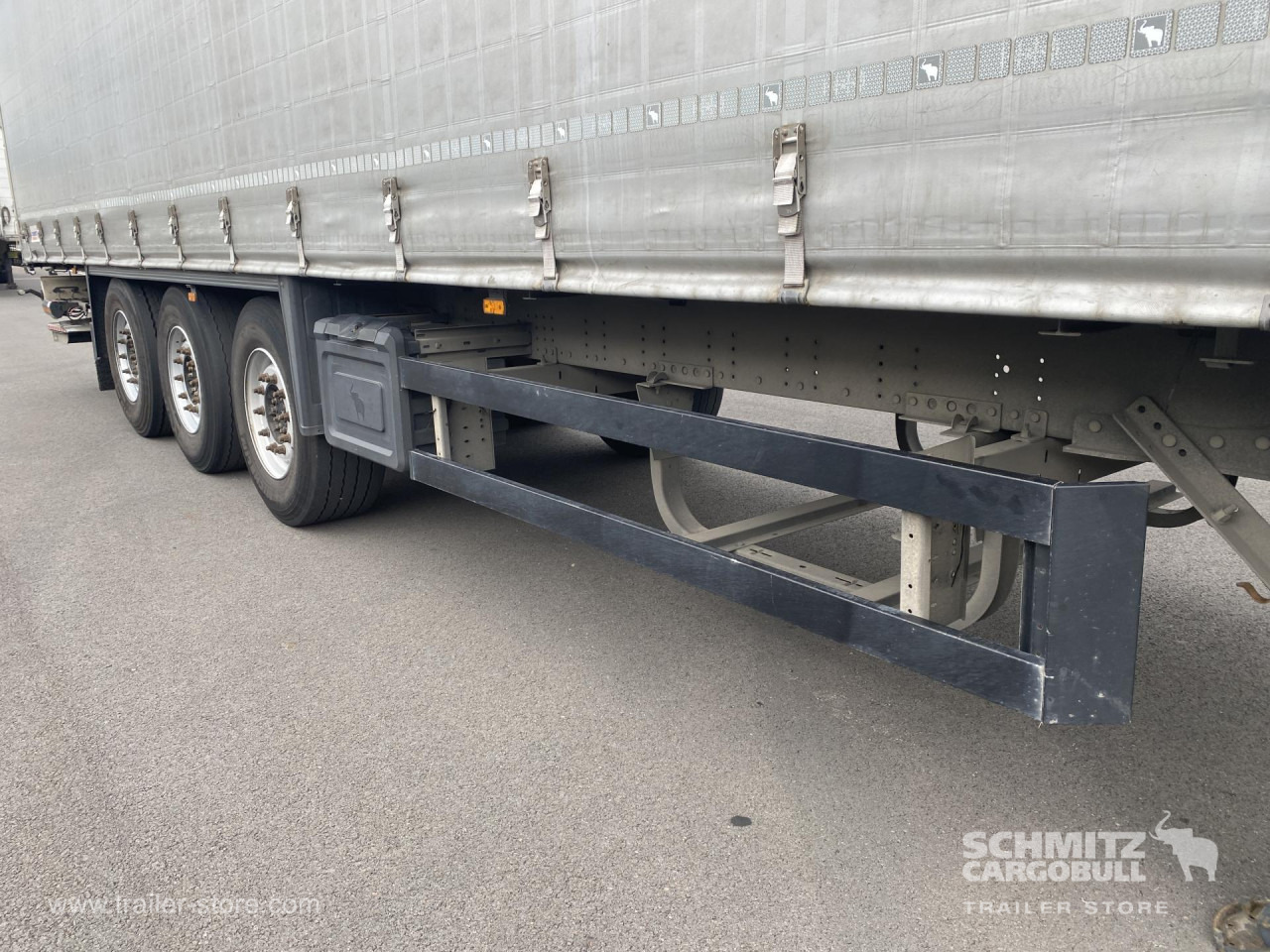 SCHMITZ Curtainsider Standard Taillift - Curtainsider semi-trailer: picture 2 SCHMITZ Curtainsider Standard Taillift - Curtainsider semi-trailer: picture 2