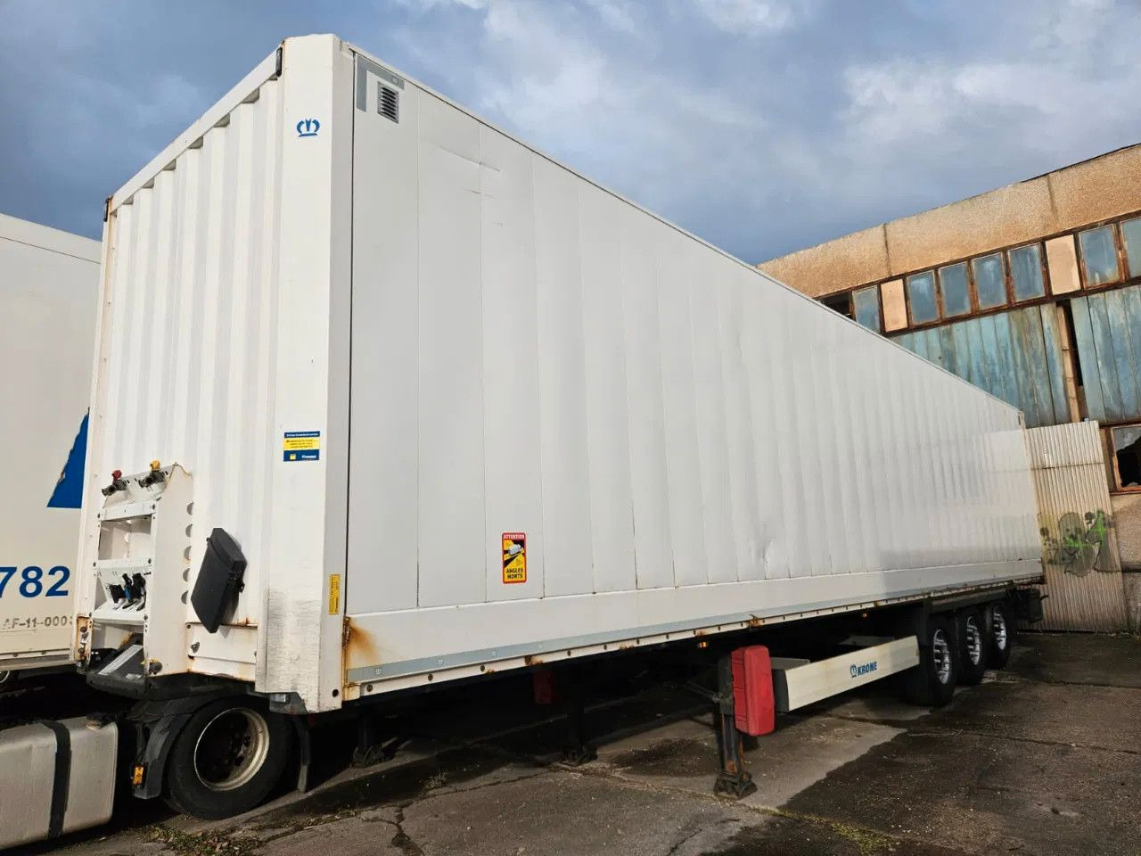 Krone SD BOX 2 units, Lift axle A and C - Closed box semi-trailer: picture 1 Krone SD BOX 2 units, Lift axle A and C - Closed box semi-trailer: picture 1