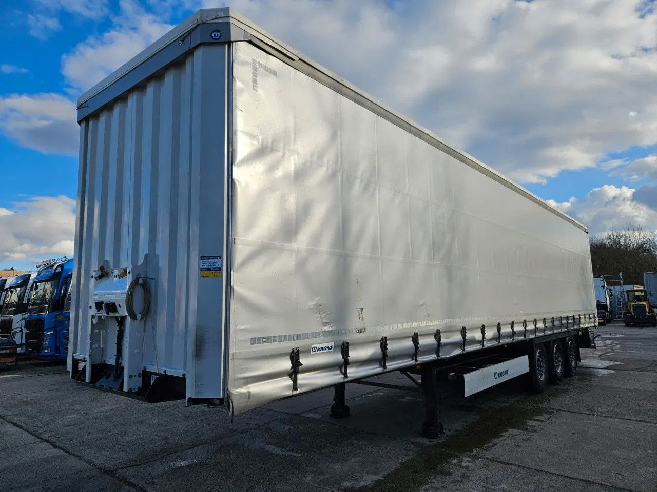 Krone SD XL Code, Lifting Axle A - Curtainsider semi-trailer: picture 1 Krone SD XL Code, Lifting Axle A - Curtainsider semi-trailer: picture 1