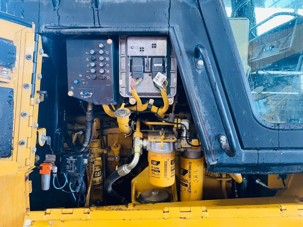 Crawler loader CAT 953 C: picture 11