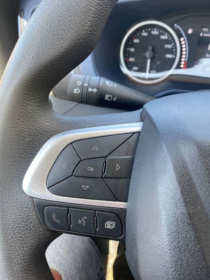 Closed box van Iveco Daily 35 C18: picture 12