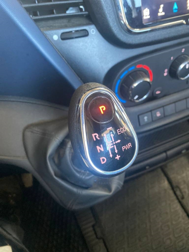 Closed box van Iveco Daily 35 C18: picture 9