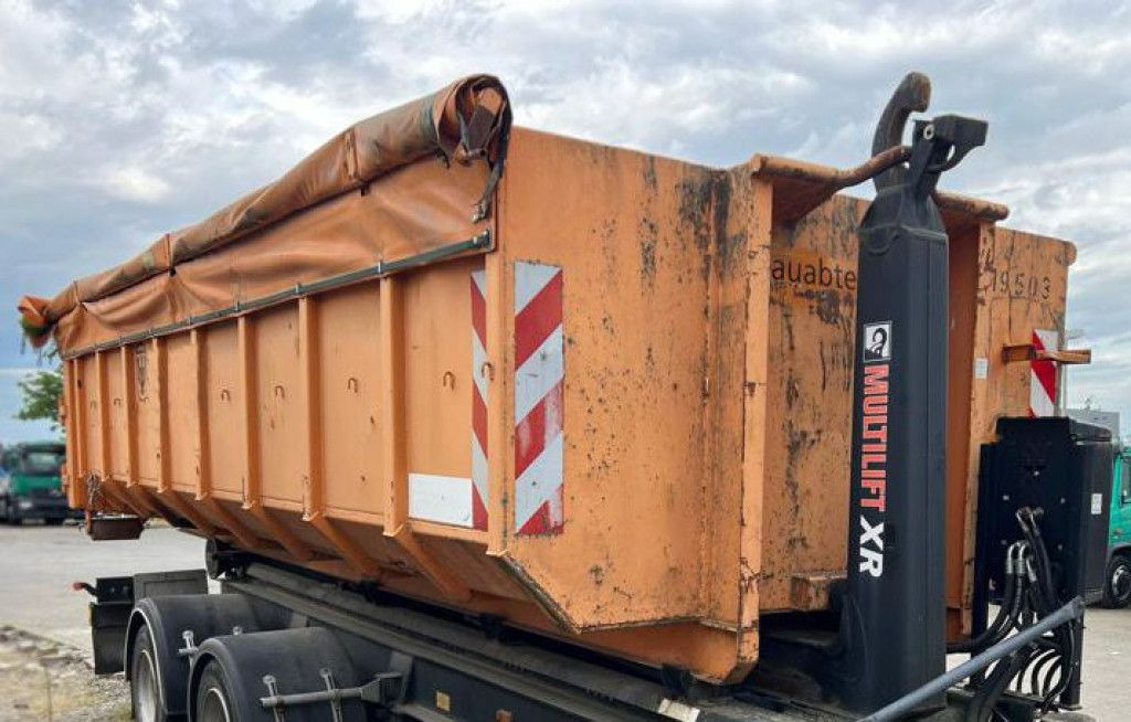 - Hook lift truck: picture 2 - Hook lift truck: picture 2