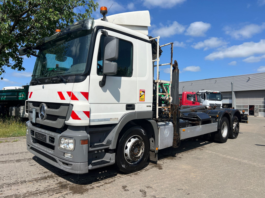 MERCEDES-BENZ Mercedes-Benz Actros Abrollkipper mit Kran 2541 L 6x2 Funk+Greiferst - Hook lift truck, Crane truck: picture 1 MERCEDES-BENZ Mercedes-Benz Actros Abrollkipper mit Kran 2541 L 6x2 Funk+Greiferst - Hook lift truck, Crane truck: picture 1