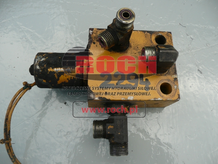 CATERPILLAR 136-0540 05 + CEWKA - Hydraulic valve for Wheel loader: picture 1 CATERPILLAR 136-0540 05 + CEWKA - Hydraulic valve for Wheel loader: picture 1