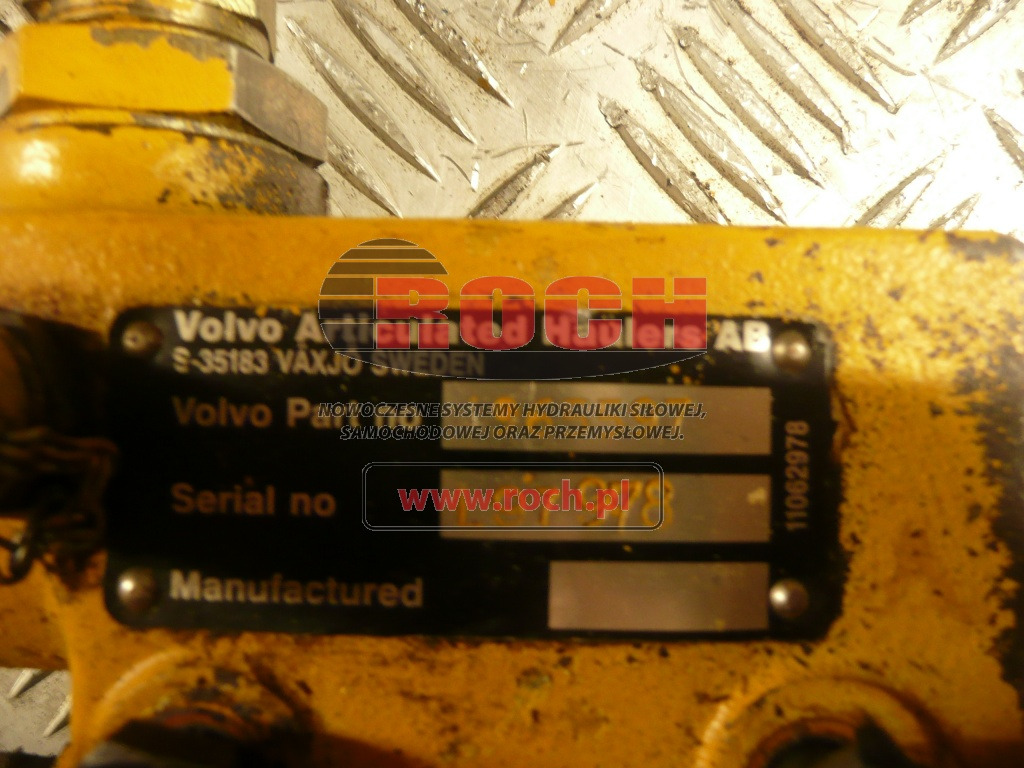 VOLVO 4965597 4965596 - Hydraulic valve: picture 2 VOLVO 4965597 4965596 - Hydraulic valve: picture 2