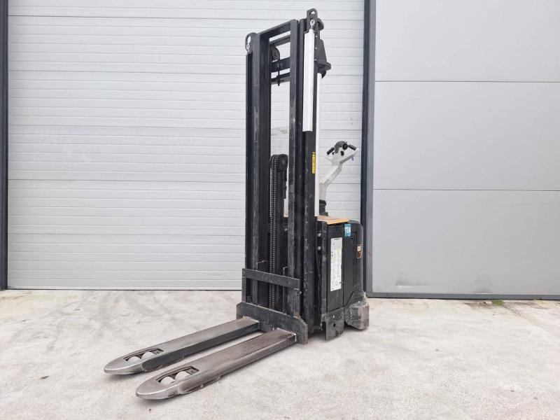 Caterpillar NSV16Ni - Stacker: picture 1 Caterpillar NSV16Ni - Stacker: picture 1