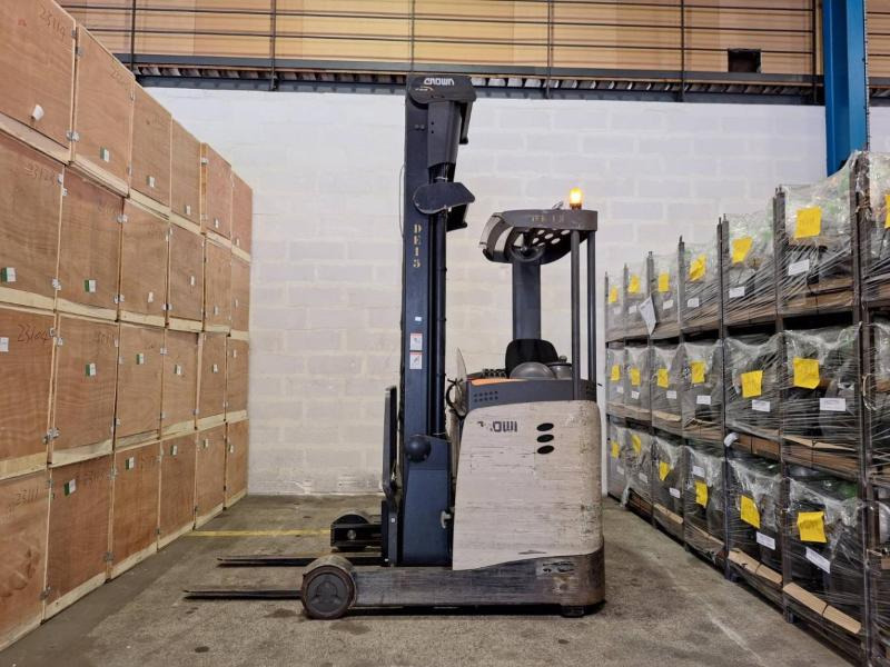 Crown ESR 5260-14 OPT 2 - Reach truck: picture 3 Crown ESR 5260-14 OPT 2 - Reach truck: picture 3