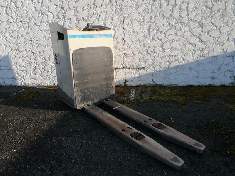 Pallet truck Crown RT4000: picture 7
