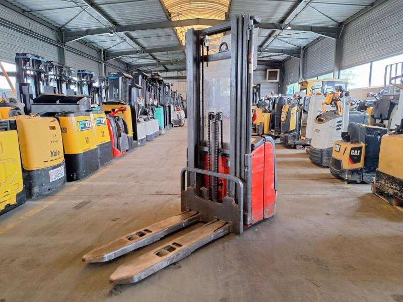 Fenwick L16 - Stacker: picture 2 Fenwick L16 - Stacker: picture 2