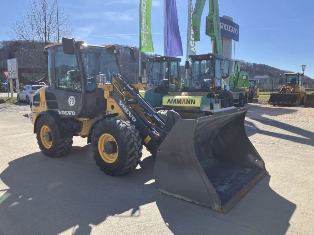 Volvo JL25H Electric - Skid steer loader: picture 1 Volvo JL25H Electric - Skid steer loader: picture 1