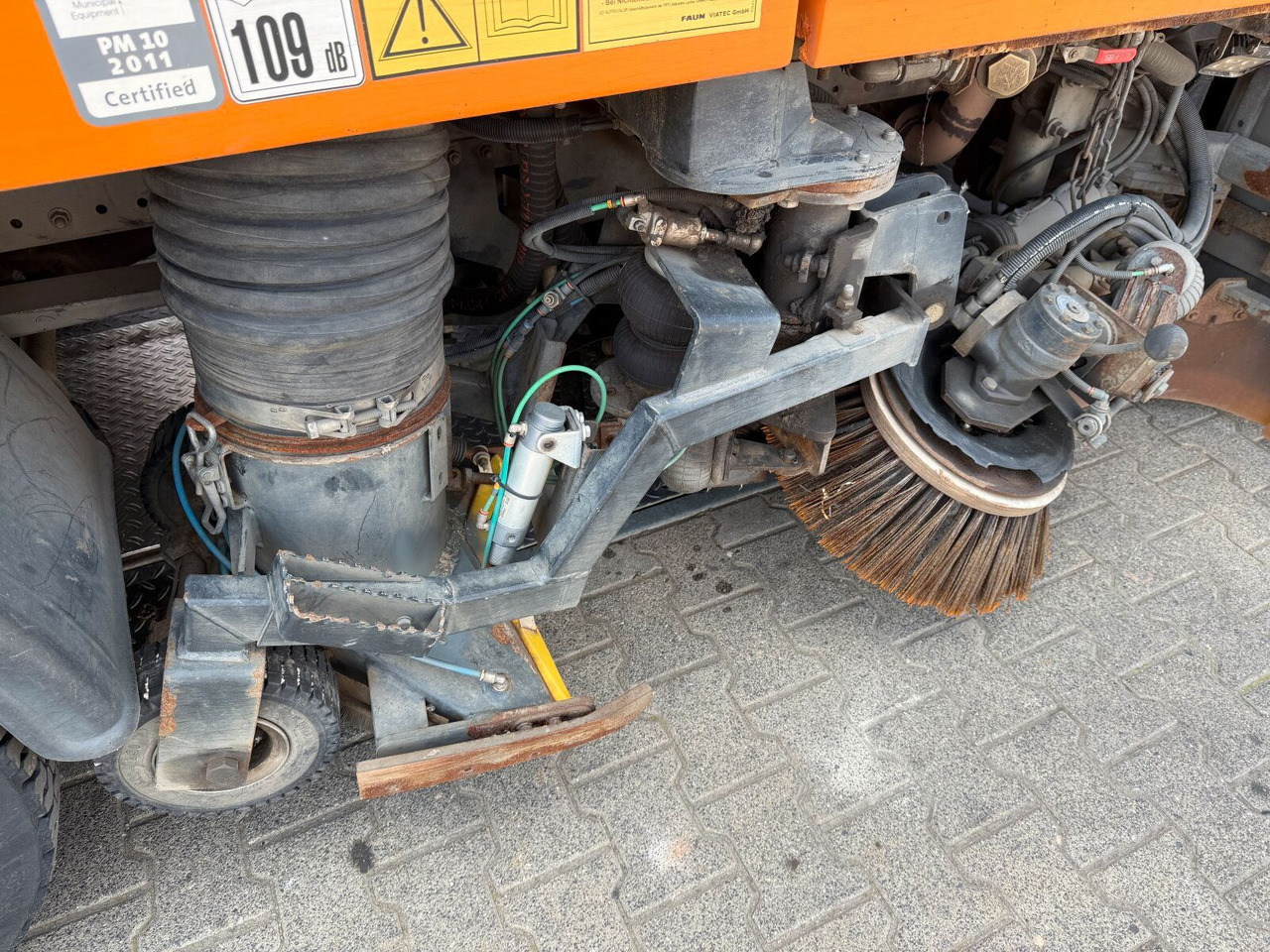 Road sweeper MAN 12.220 4x2 BL Kehrmaschine Viajet 5RHS: picture 21