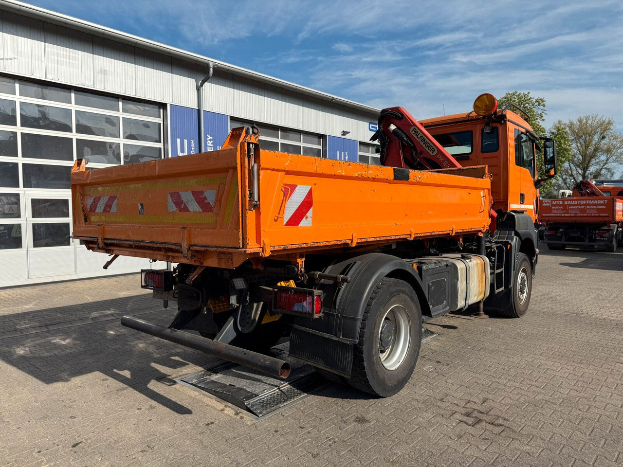 MAN TGA 18.360 4x4 Dreiseiten-Kipper Kran PALFINGER - Crane truck: picture 3 MAN TGA 18.360 4x4 Dreiseiten-Kipper Kran PALFINGER - Crane truck: picture 3