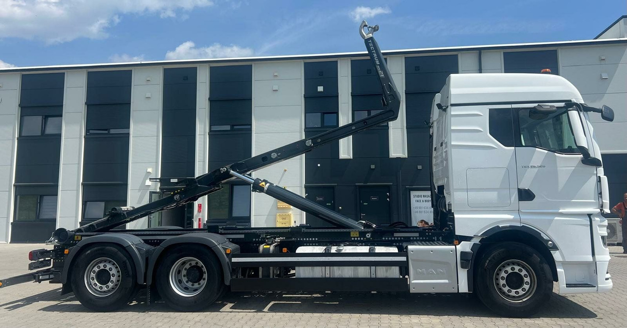 MAN TGX 26.520 6x2 Abrollkipper MEILLER RS 21.70 - Hook lift truck: picture 2 MAN TGX 26.520 6x2 Abrollkipper MEILLER RS 21.70 - Hook lift truck: picture 2