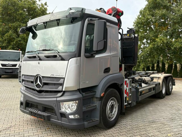Mercedes-Benz ACTROS 2546 6x2 Abrollkip Kran Palfinger Q150Z95 - Hook lift truck, Crane truck: picture 1 Mercedes-Benz ACTROS 2546 6x2 Abrollkip Kran Palfinger Q150Z95 - Hook lift truck, Crane truck: picture 1