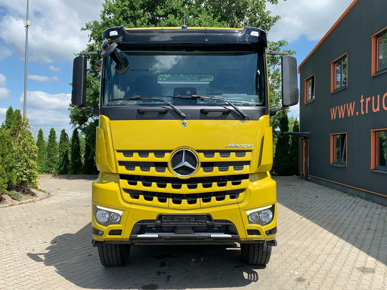 Mercedes-Benz AROCS 3248 8x4 Euro 6 Meiller Kipper Bordmatik - Tipper: picture 2 Mercedes-Benz AROCS 3248 8x4 Euro 6 Meiller Kipper Bordmatik - Tipper: picture 2
