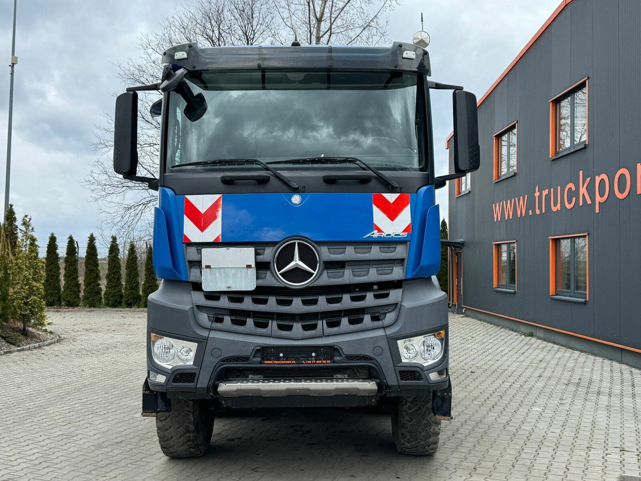 Mercedes-Benz AROCS 4145 8x8 EURO6 Muldenkipper TOP! - Tipper: picture 3 Mercedes-Benz AROCS 4145 8x8 EURO6 Muldenkipper TOP! - Tipper: picture 3