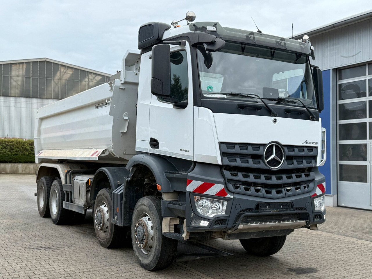 Mercedes-Benz AROCS 4145 8x8 Meiller Muldenkipper - Skip loader truck: picture 1 Mercedes-Benz AROCS 4145 8x8 Meiller Muldenkipper - Skip loader truck: picture 1