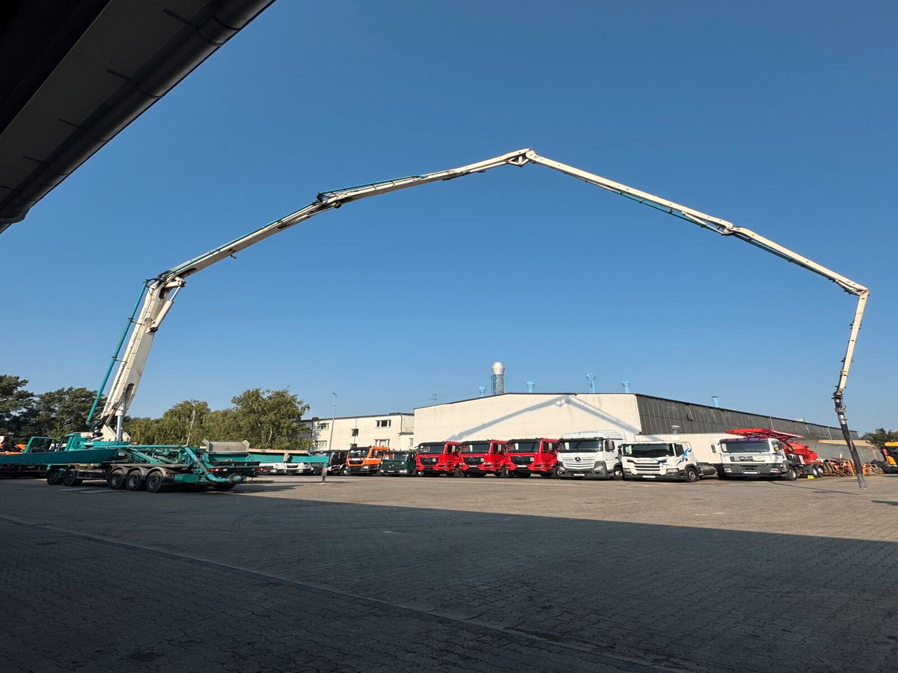 Mercedes-Benz AROCS 5051 10x6 Euro 6 Betonpumpe SERMAC 6RZ56 - Concrete pump truck: picture 4 Mercedes-Benz AROCS 5051 10x6 Euro 6 Betonpumpe SERMAC 6RZ56 - Concrete pump truck: picture 4