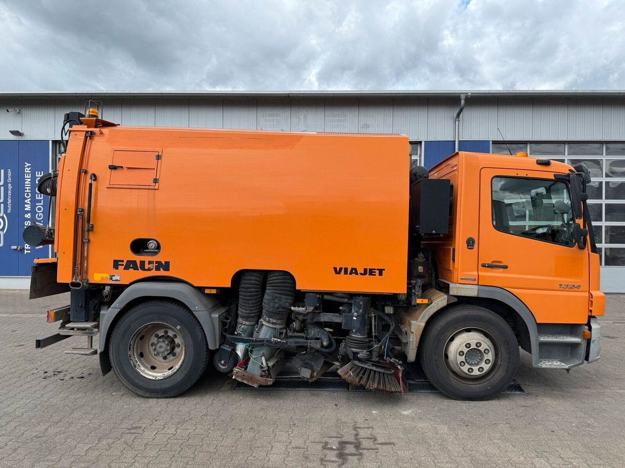 Mercedes-Benz Atego 1324 4x2 Kehrmaschine Viajet 6R/L - Road sweeper: picture 2 Mercedes-Benz Atego 1324 4x2 Kehrmaschine Viajet 6R/L - Road sweeper: picture 2