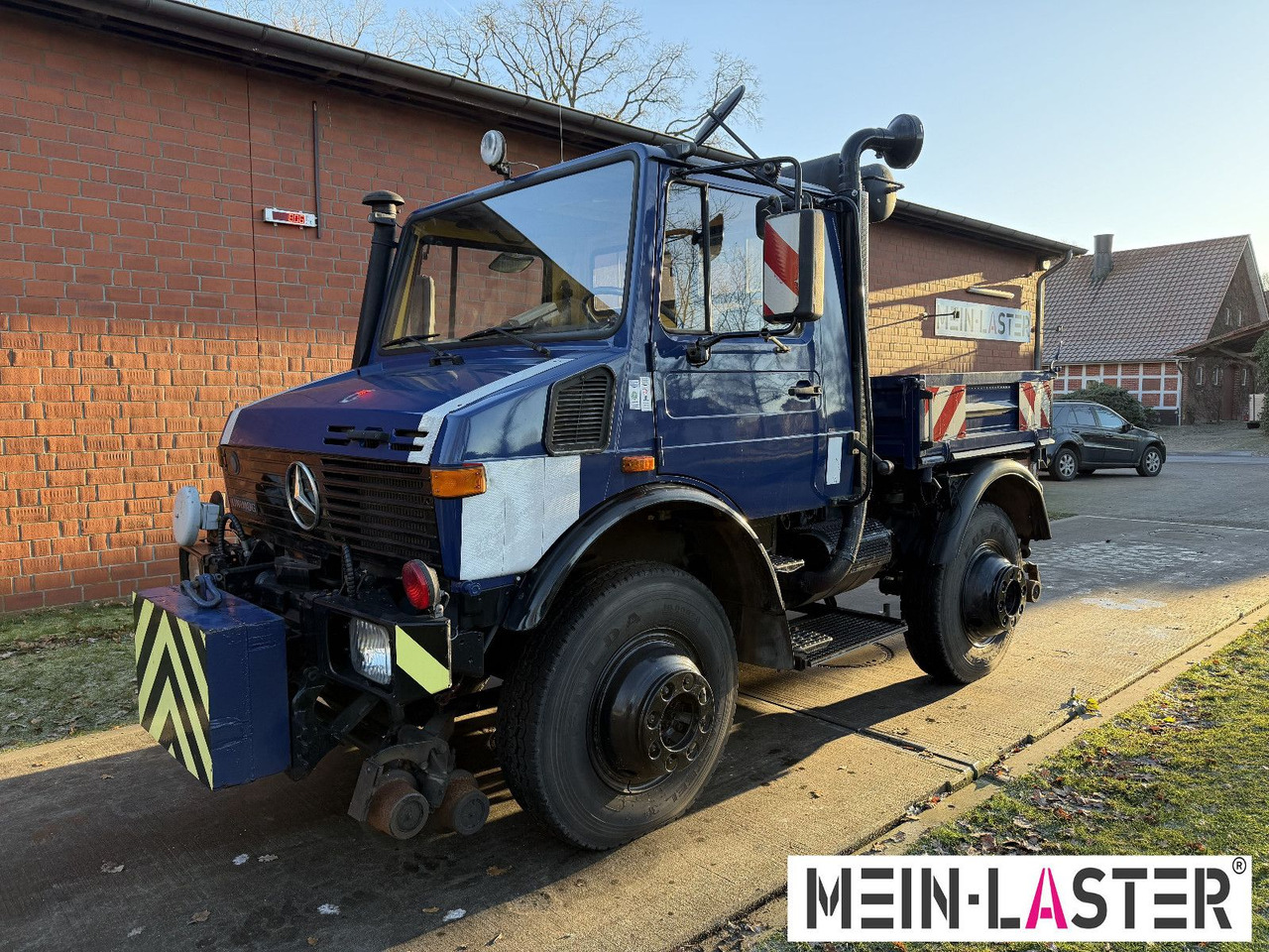 Unimog U 1600 Zweiweg ZW 100 AHK 600t nur 14.089 km - Truck: picture 3 Unimog U 1600 Zweiweg ZW 100 AHK 600t nur 14.089 km - Truck: picture 3