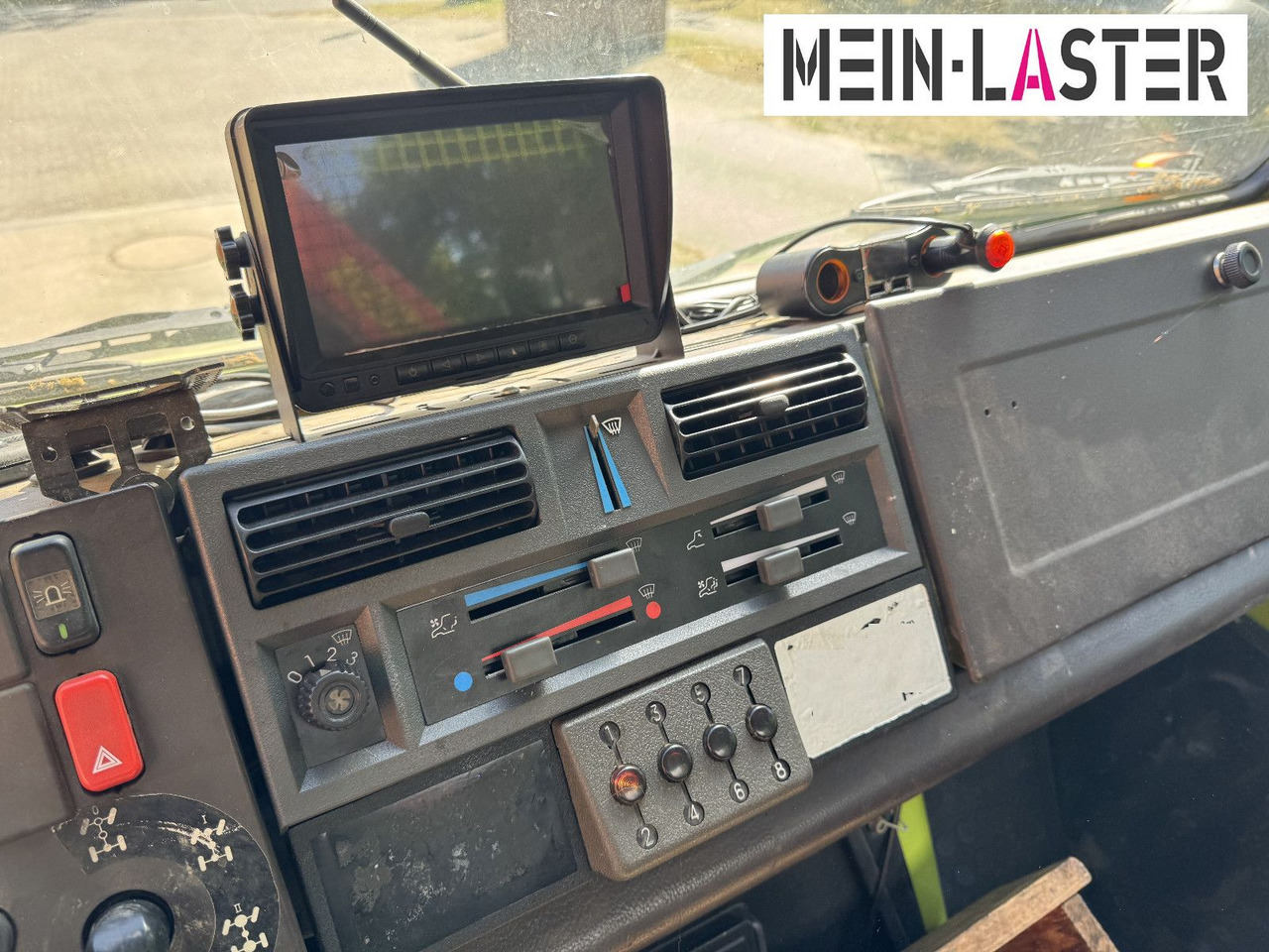 Crane truck Unimog U 1650 PK 10500 Kran 15 m max. 3,9 t Seilwinde: picture 9