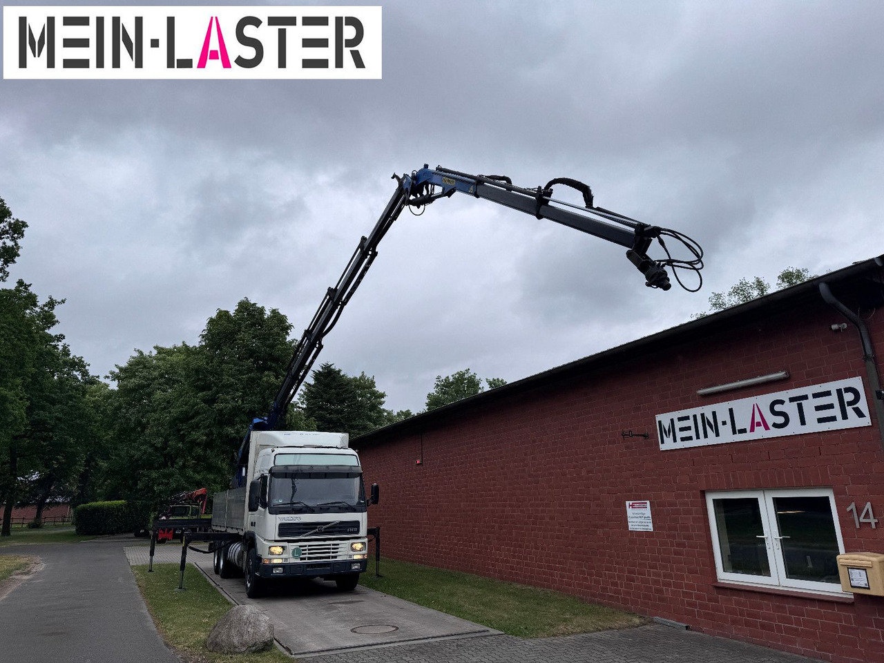 Crane truck Volvo FM12 380 PK 27000D 24,5m 5+6 Deutscher LKW: picture 11