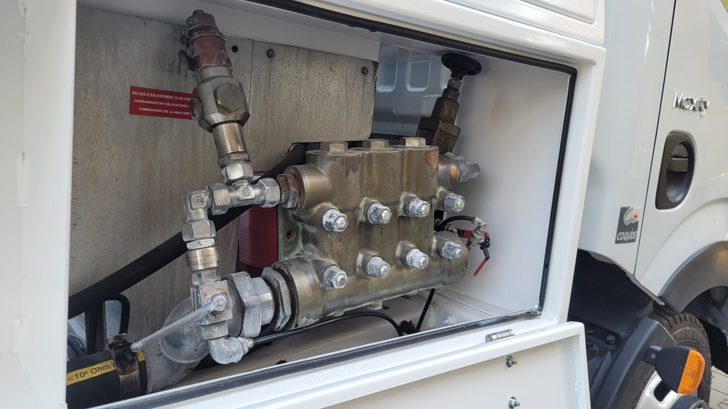 Vacuum truck Renault Maxity 140dxi Kanalreiniger COMBI CLEANER VAACUM Hydrocureur: picture 41