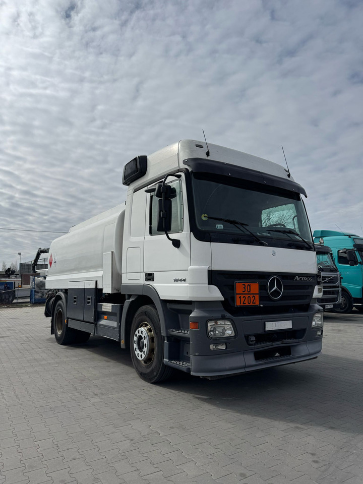 MERCEDES-BENZ Actros 1844 - Tanker truck: picture 1 MERCEDES-BENZ Actros 1844 - Tanker truck: picture 1