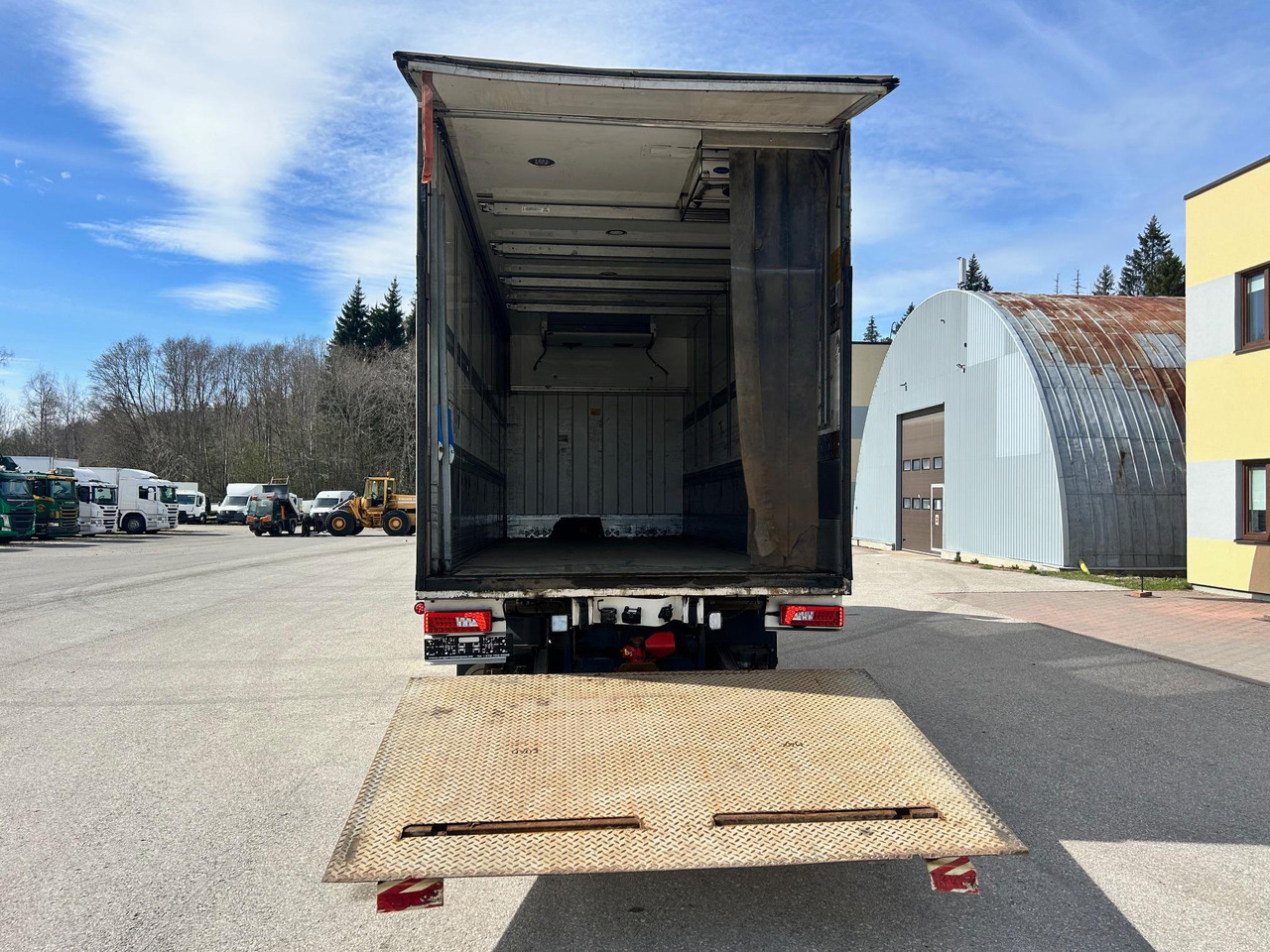 Refrigerator truck SCANIA G490: picture 8