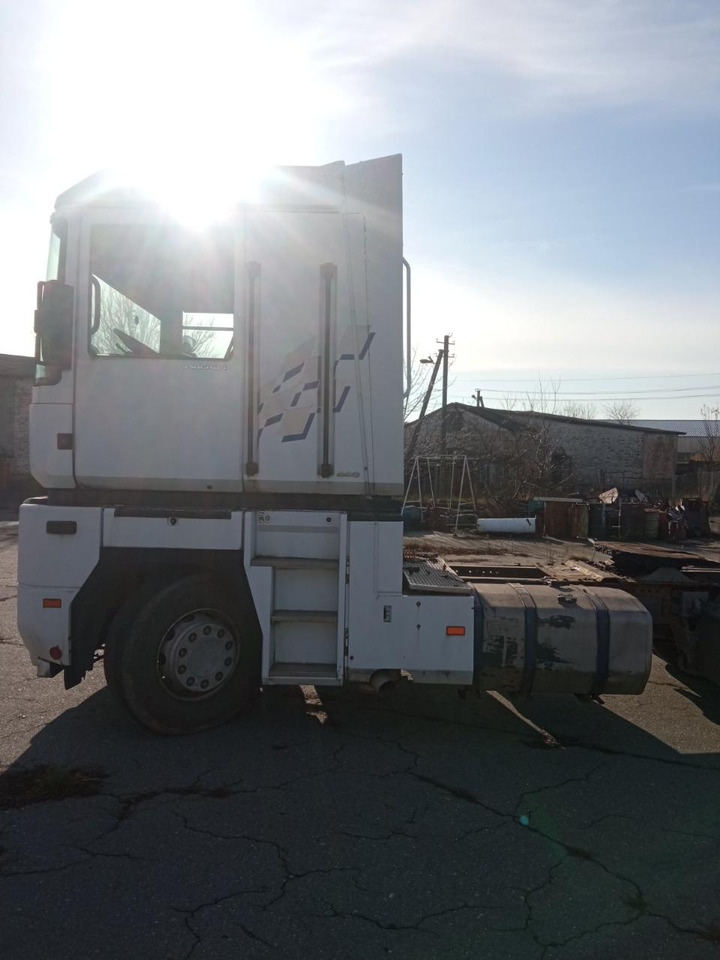 RENAULT Magnum 440 ID1602S - Tractor unit: picture 3 RENAULT Magnum 440 ID1602S - Tractor unit: picture 3