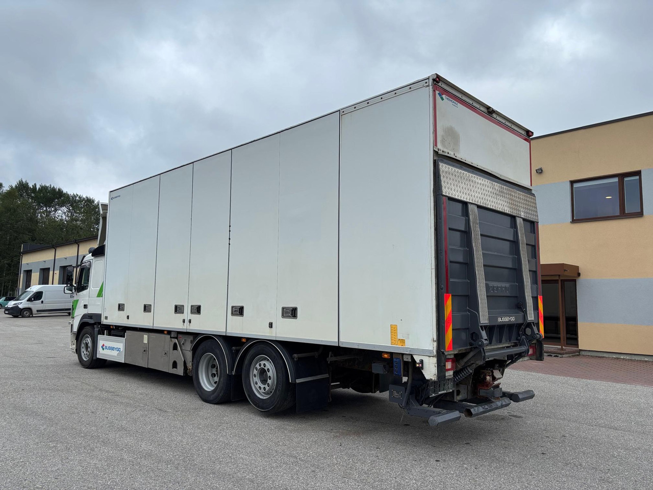 Truck VOLVO FM460: picture 6