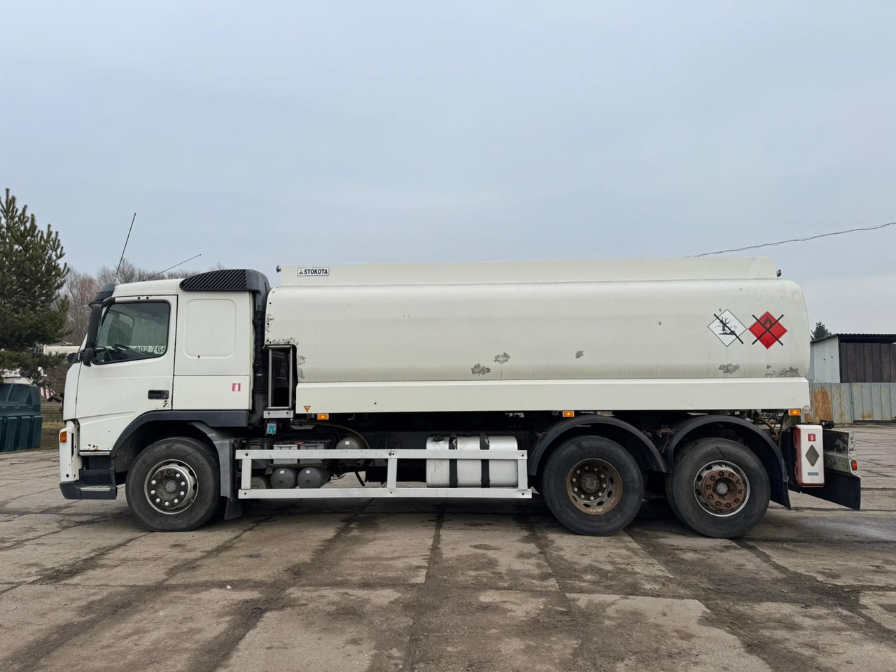 VOLVO FM12.380 - Tanker truck: picture 4 VOLVO FM12.380 - Tanker truck: picture 4