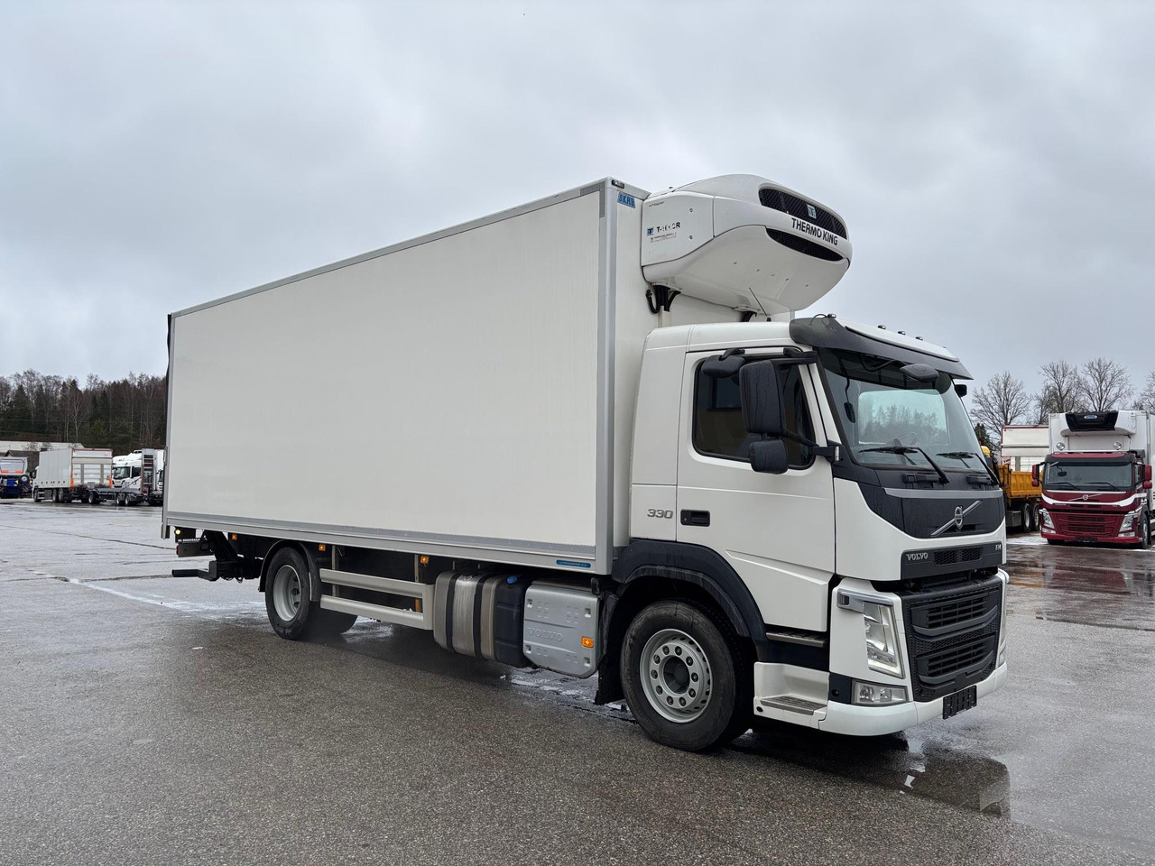 VOLVO FM330 - Refrigerator truck: picture 1 VOLVO FM330 - Refrigerator truck: picture 1