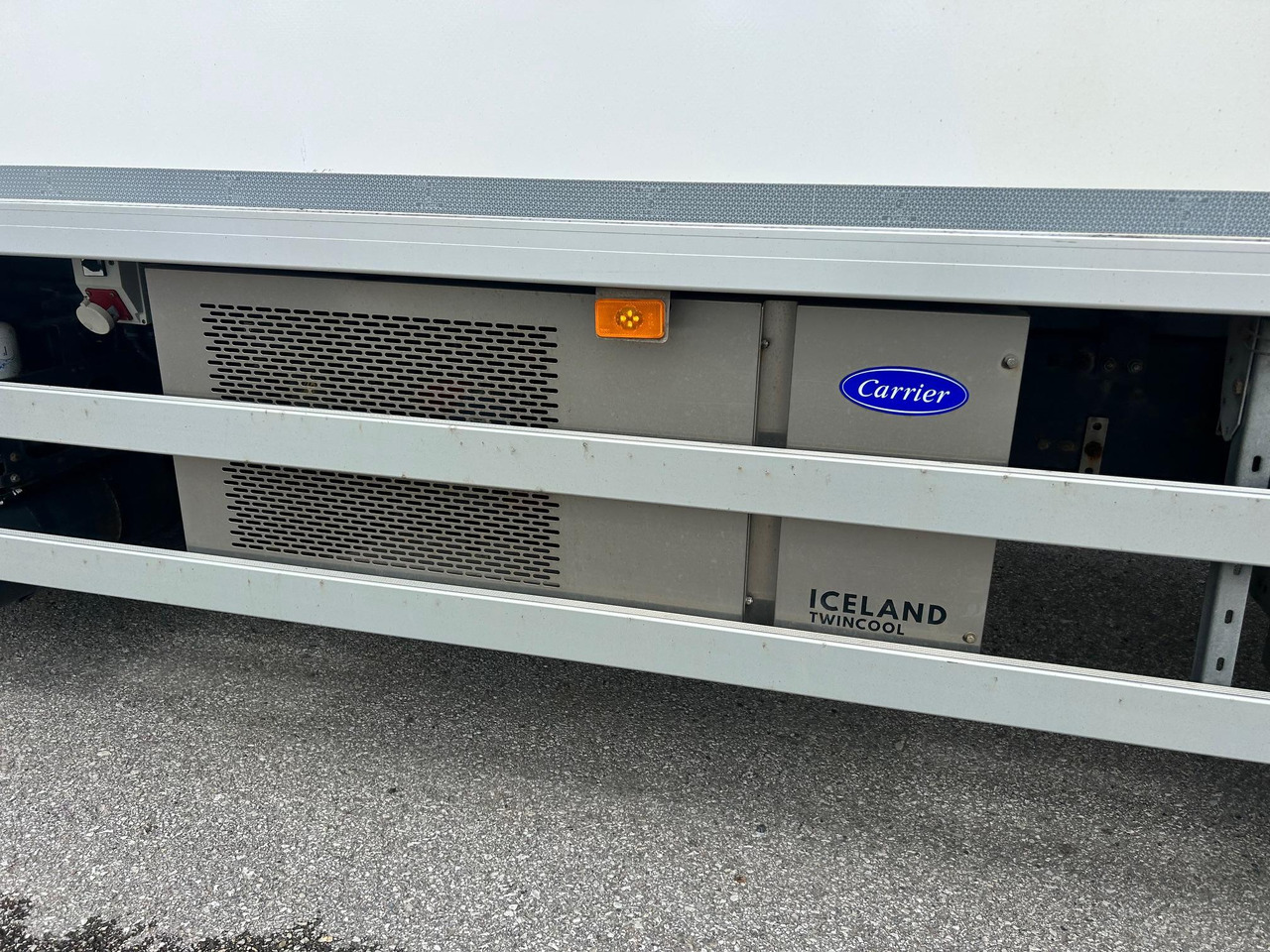 Refrigerator truck VOLVO FM330: picture 11