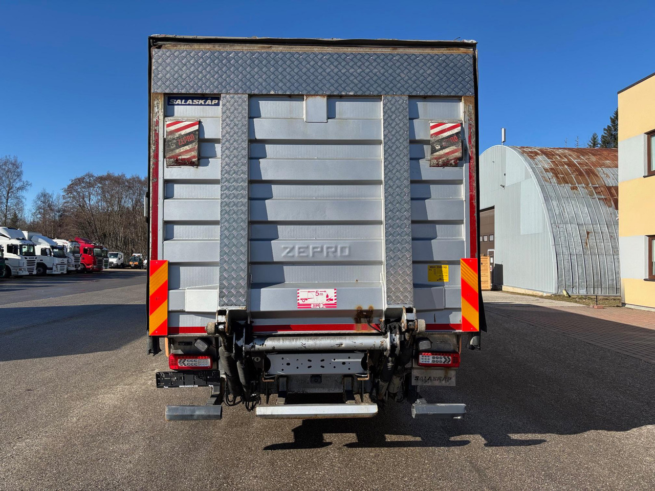 VOLVO FM330 - Refrigerator truck: picture 5 VOLVO FM330 - Refrigerator truck: picture 5