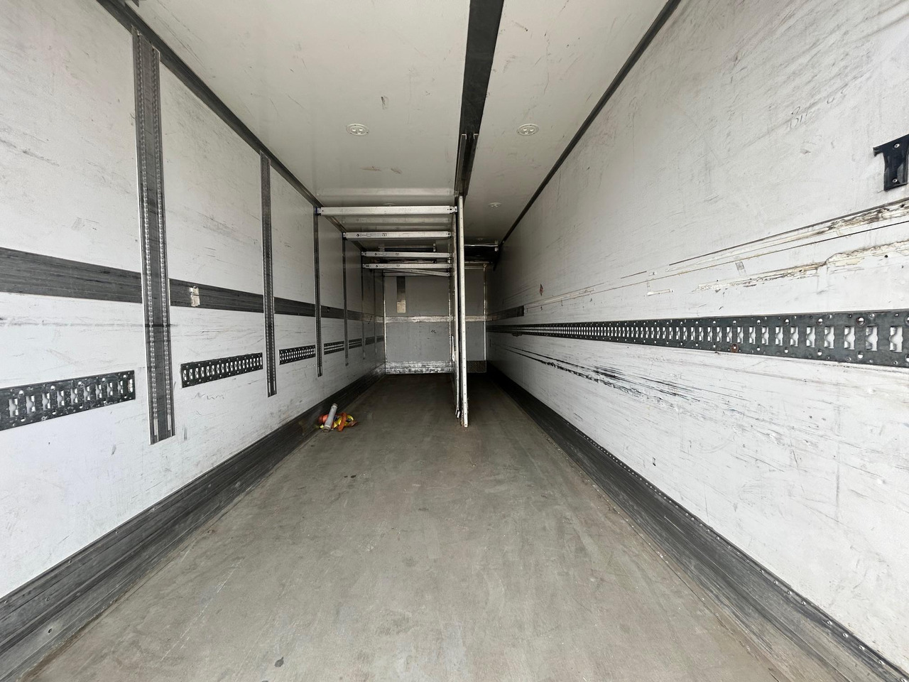 Refrigerator truck VOLVO FM330: picture 10