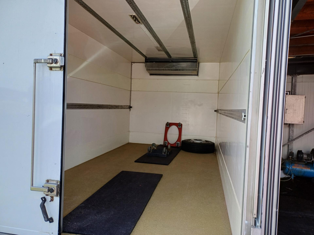 MERCEDES-BENZ 816 Euro5 AHK Luftfeder - Refrigerator truck: picture 3 MERCEDES-BENZ 816 Euro5 AHK Luftfeder - Refrigerator truck: picture 3