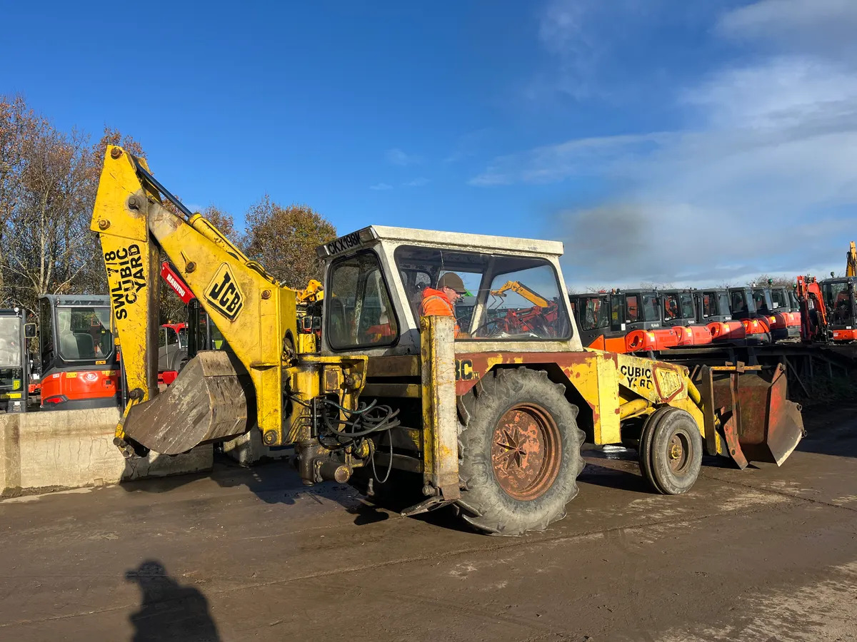 JCB 3C Stock No T115 - Backhoe loader: picture 1 JCB 3C Stock No T115 - Backhoe loader: picture 1