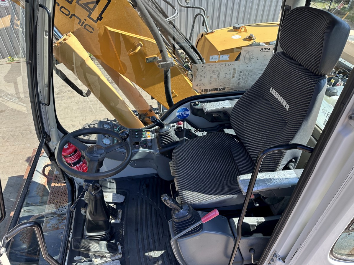 Wheel excavator LIEBHERR A 314 All hydr. lines SW 33- 30 Km/h: picture 11