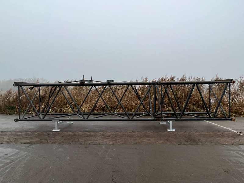 Hitachi KH 300 - Truck mounted crane for Construction machinery: picture 1 Hitachi KH 300 - Truck mounted crane for Construction machinery: picture 1