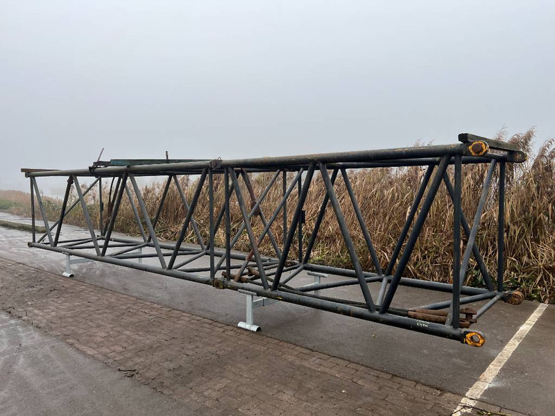 Hitachi KH 300 - Truck mounted crane for Construction machinery: picture 2 Hitachi KH 300 - Truck mounted crane for Construction machinery: picture 2