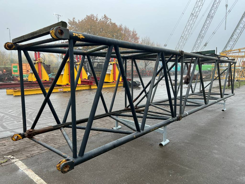Hitachi KH 300 - Truck mounted crane for Construction machinery: picture 4 Hitachi KH 300 - Truck mounted crane for Construction machinery: picture 4