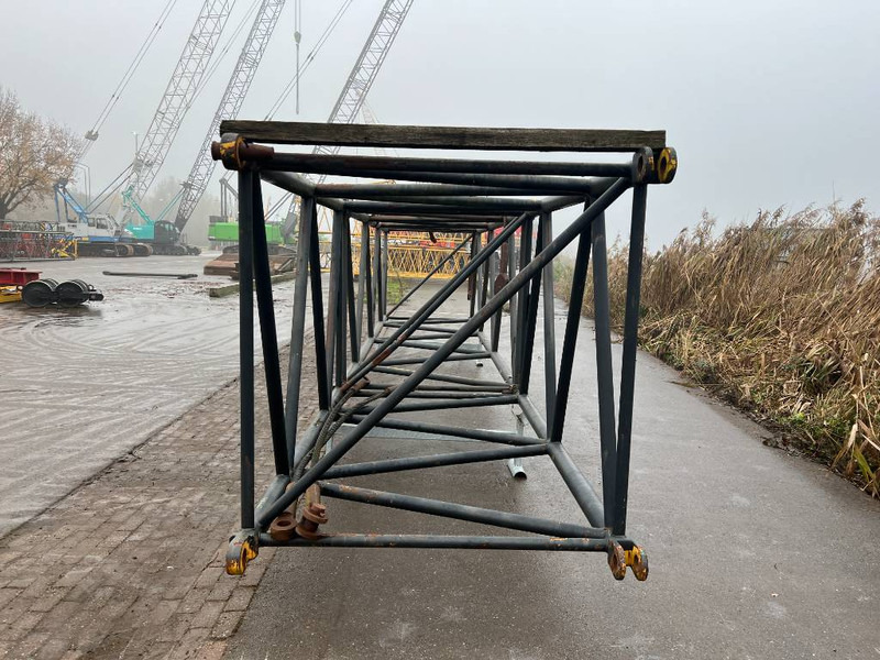Hitachi KH 300 - Truck mounted crane for Construction machinery: picture 3 Hitachi KH 300 - Truck mounted crane for Construction machinery: picture 3