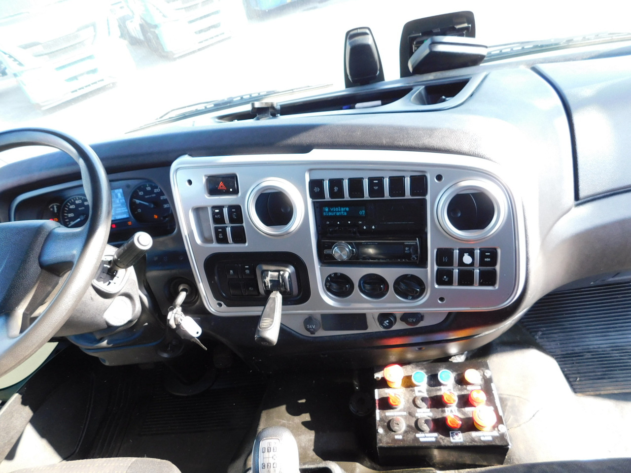 Garbage truck Ford 1833 4x2 dcab e6 9seso14409: picture 7