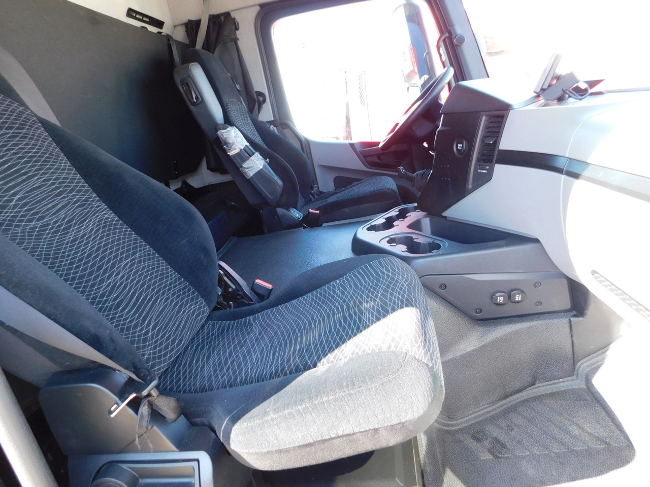 Mercedes Antos - Refrigerator truck: picture 5 Mercedes Antos - Refrigerator truck: picture 5