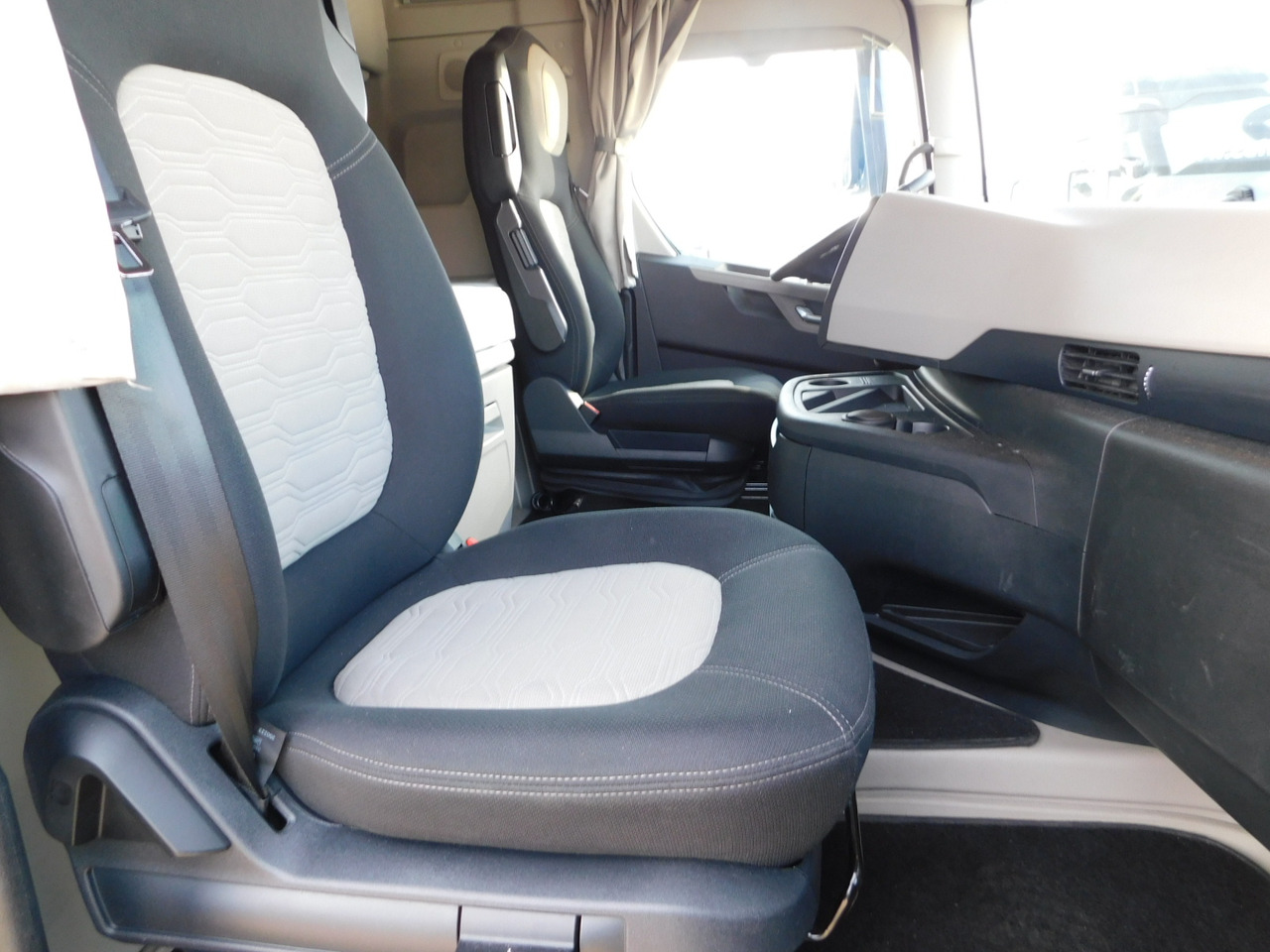 Ford F max ll 4x2 scab e6 eco 16spdamt ecotorq - Tractor unit: picture 5 Ford F max ll 4x2 scab e6 eco 16spdamt ecotorq - Tractor unit: picture 5