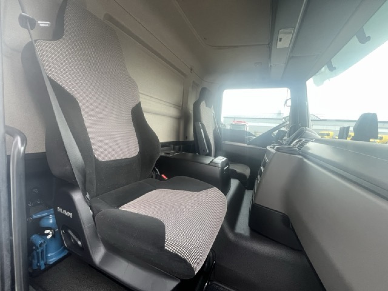 MAN TGM 15.290 4x2 LL Tiefkühler ATP 08.2028 Euro6 - Refrigerated delivery van: picture 4 MAN TGM 15.290 4x2 LL Tiefkühler ATP 08.2028 Euro6 - Refrigerated delivery van: picture 4