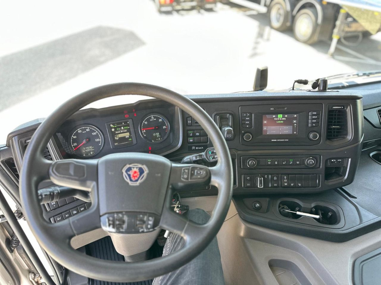 Scania P 410 - Tractor unit: picture 5 Scania P 410 - Tractor unit: picture 5