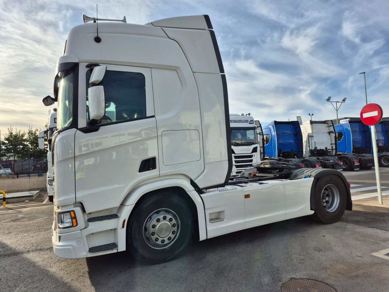 Scania R 450 - Tractor unit: picture 2 Scania R 450 - Tractor unit: picture 2